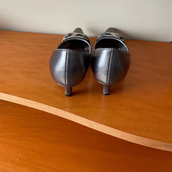 women shoes 3” heel Size 7 like new , 3” heel , good for any occasion - Picture 3 of 5